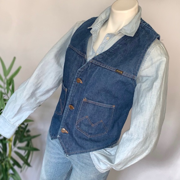 v i n t a g e :: Maverick Classic Western Buttoned Denim Vest - Picture 2 of 13